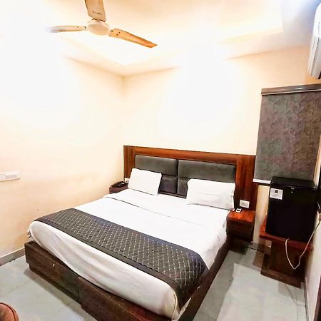 Hotel Shiva International Near By Igi Airport Új-Delhi Kültér fotó