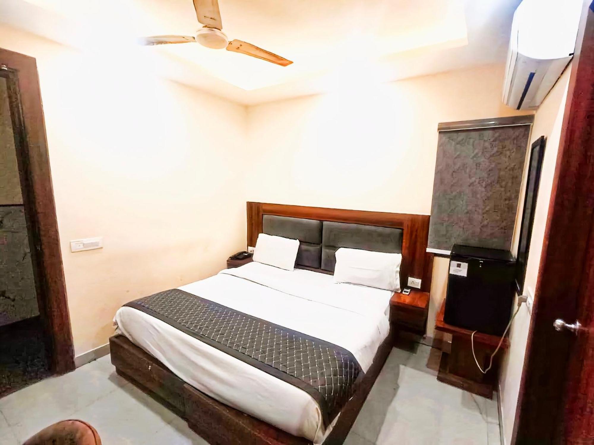 Hotel Shiva International Near By Igi Airport Új-Delhi Kültér fotó