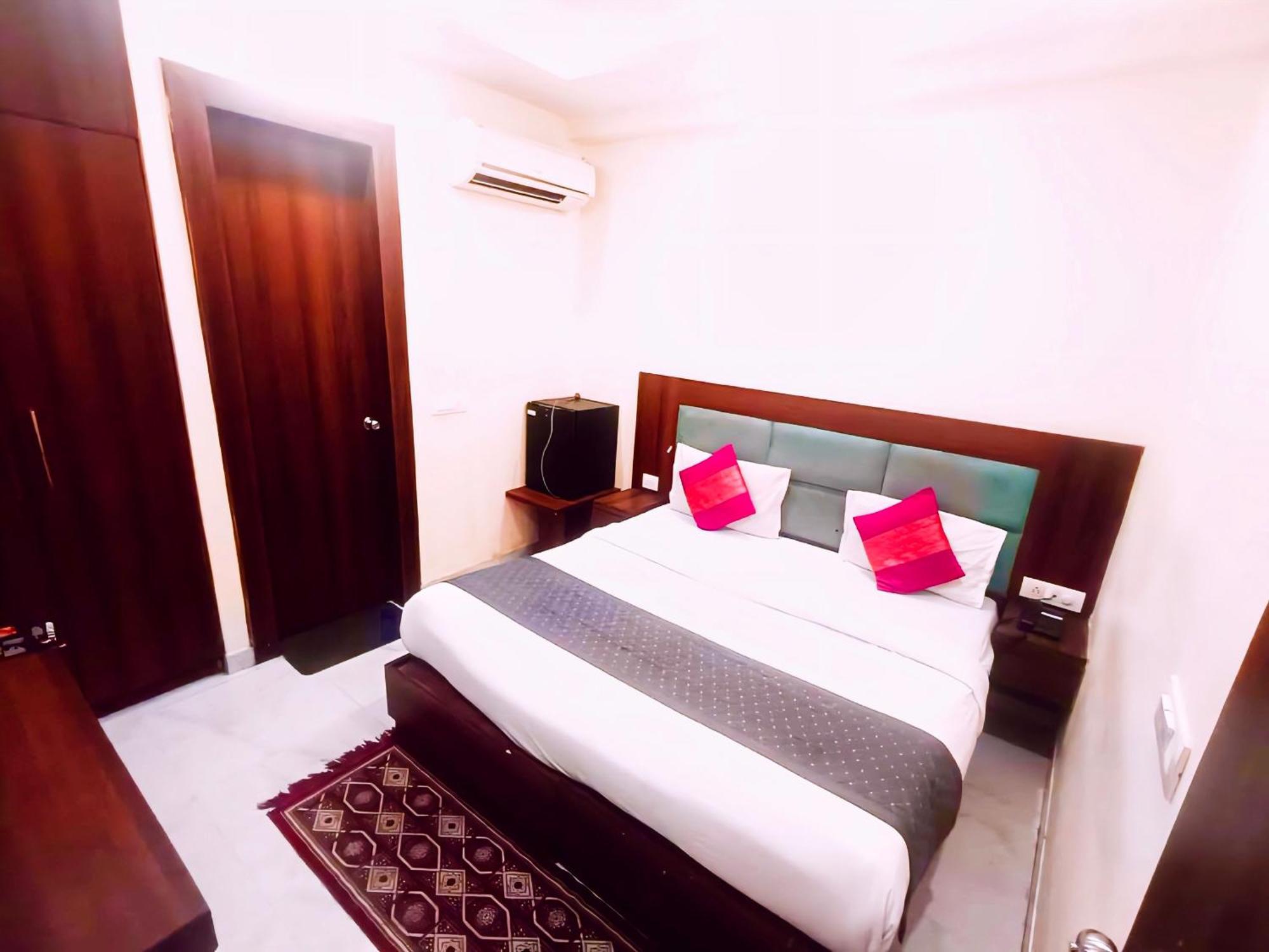 Hotel Shiva International Near By Igi Airport Új-Delhi Kültér fotó